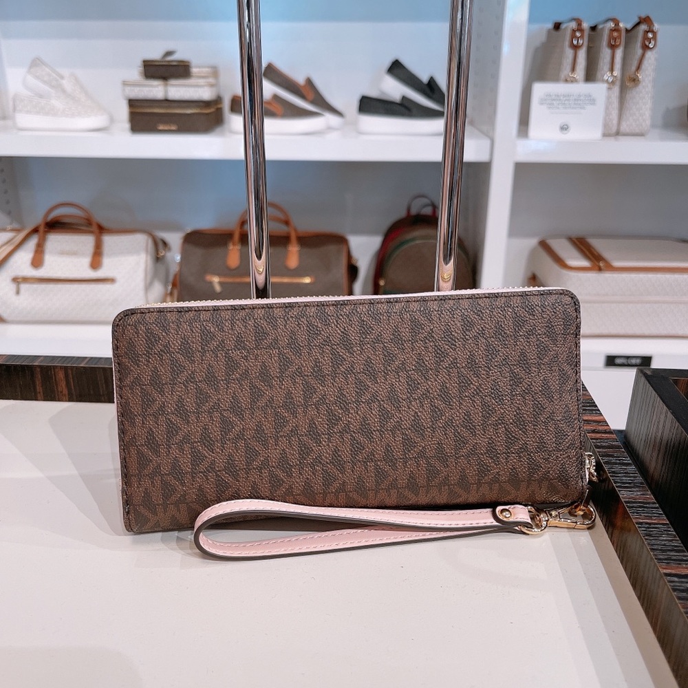 Michael Kors JST Large Zip Wallet - Picture 2 of 7